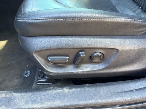 Used 2020 Toyota Camry XSE image 5