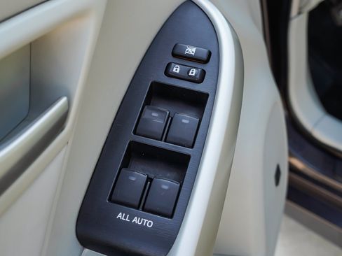 Used 2013 Toyota Prius Four w/ Deluxe Solar Roof Pkg FWD image 18
