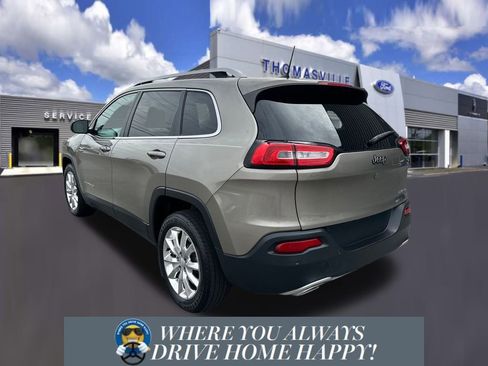 Used 2017 Jeep Cherokee Limited image 4