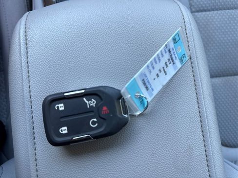 Used 2023 GMC Acadia SLE w/ Driver Convenience Package image 40