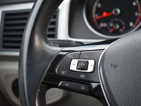 Used 2019 Volkswagen Atlas SE w/ Towing Package image 16