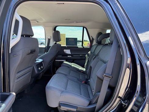 Used 2025 Ford Expedition Active AWD/4WD image 9
