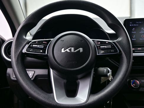 Used 2023 Kia Forte LXS w/ LXS Technology Package FWD image 21