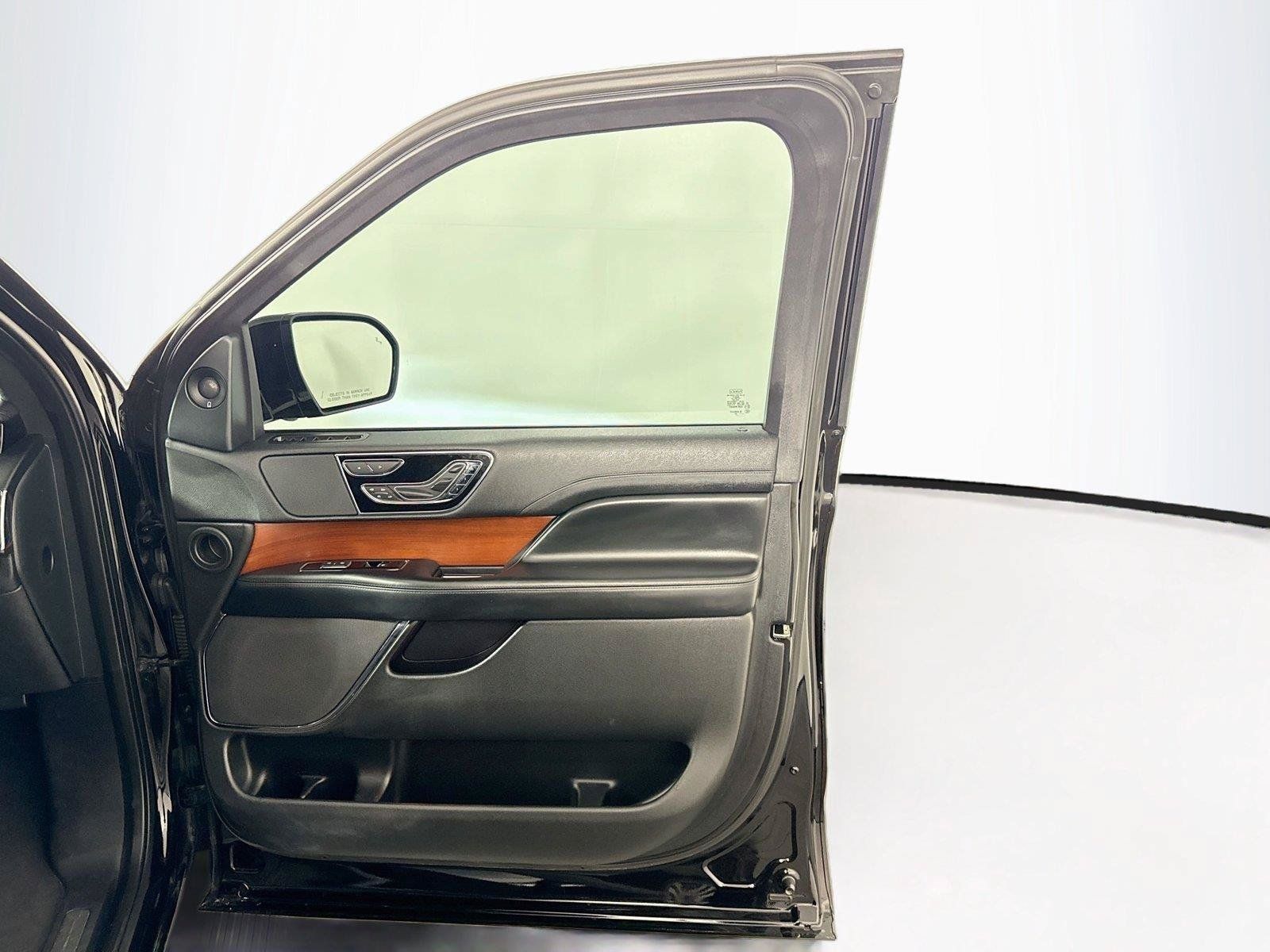 Used 2020 Lincoln Navigator Reserve RWD image 13