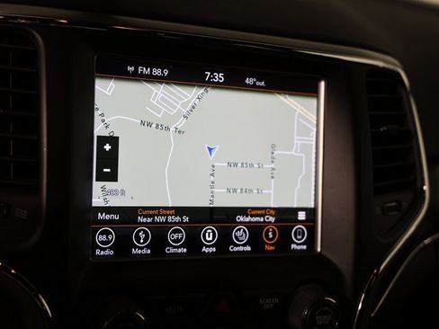 Used 2018 Jeep Grand Cherokee Limited image 17