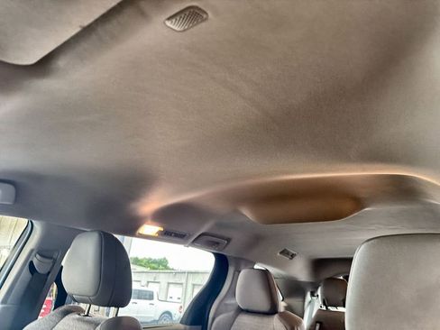 Used 2024 Toyota Sienna LE FWD image 22