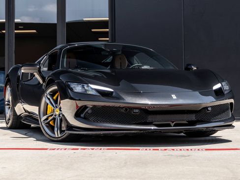 Used 2025 Ferrari 296 GTS RWD image 2