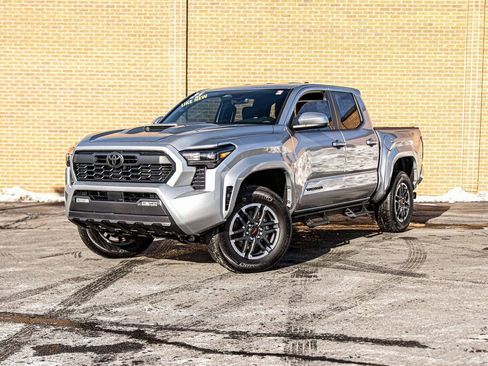 Used 2025 Toyota Tacoma TRD Sport image 1