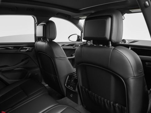 Certified 2025 Porsche Macan image 22