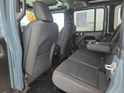 Used 2024 Jeep Wrangler Unlimited image 19
