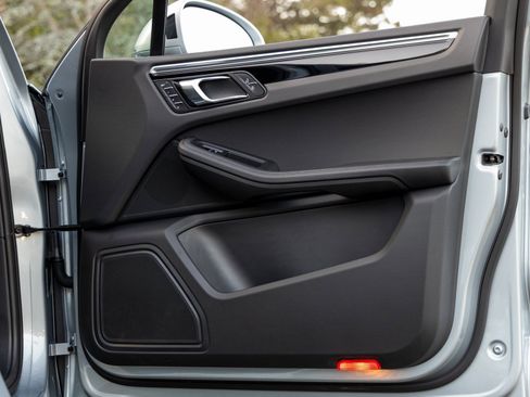 Certified 2025 Porsche Macan image 45