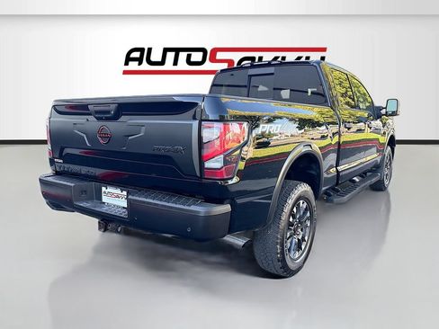 Used 2024 Nissan Titan PRO-4X AWD/4WD image 7