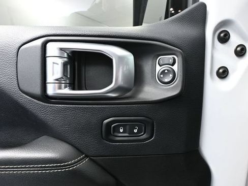 Used 2019 Jeep Wrangler Unlimited Sahara AWD/4WD image 20