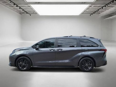 Used 2025 Toyota Sienna XSE w/ XSE Premium Package AWD/4WD image 2