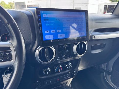 Used 2016 Jeep Wrangler Unlimited Rubicon AWD/4WD image 28