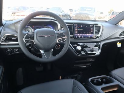 New 2026 Chrysler Pacifica Select