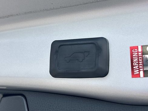 Used 2020 Toyota RAV4 XLE w/ Convenience Package FWD image 14