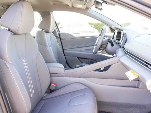 Certified 2025 Hyundai Elantra Sport w/ Cargo Package image 17