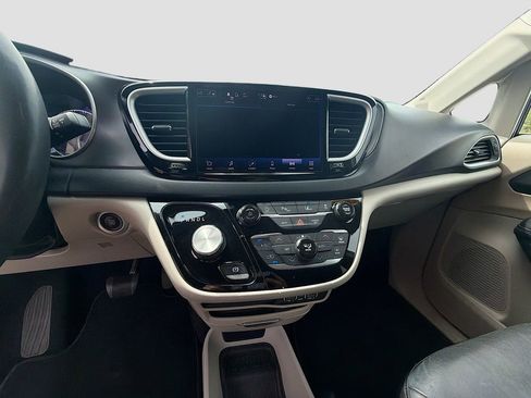 Used 2022 Chrysler Pacifica Touring-L FWD image 27