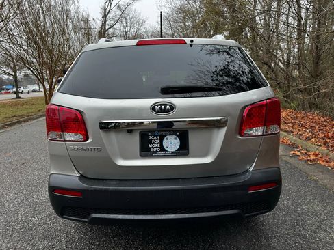 Used 2012 Kia Sorento LX w/ Convenience Pkg image 7