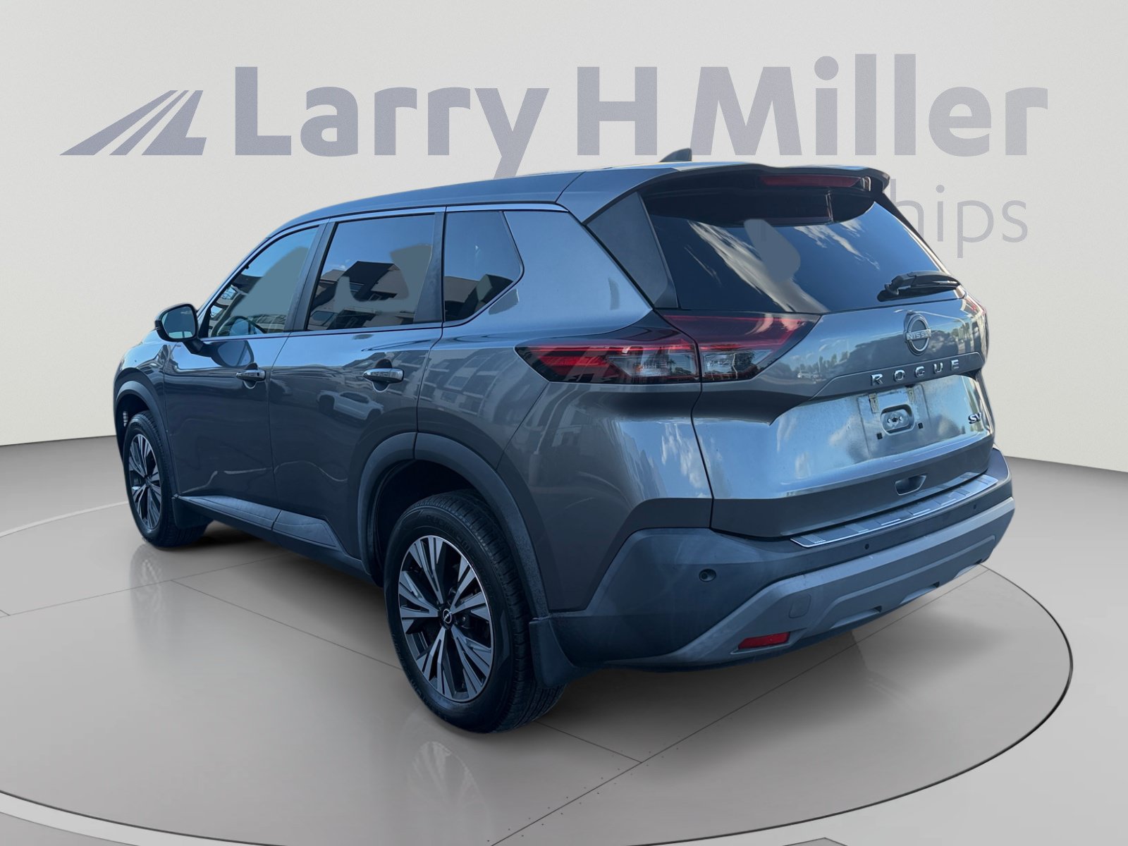 Used 2022 Nissan Rogue SV FWD image 3