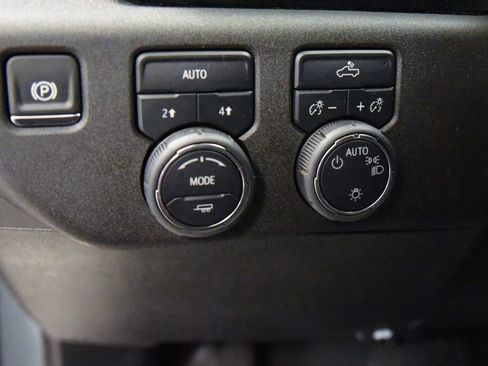 Used 2025 Chevrolet Silverado 1500 LT AWD/4WD image 20