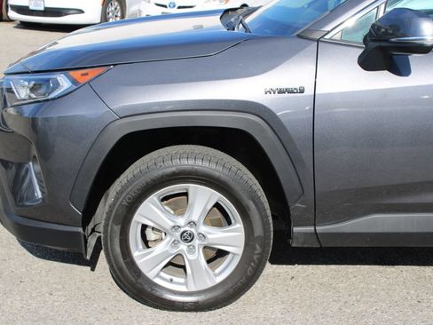 Used 2021 Toyota RAV4 XLE AWD/4WD image 7