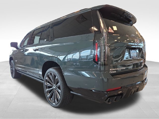 Used 2025 Cadillac Escalade ESV V AWD/4WD image 10