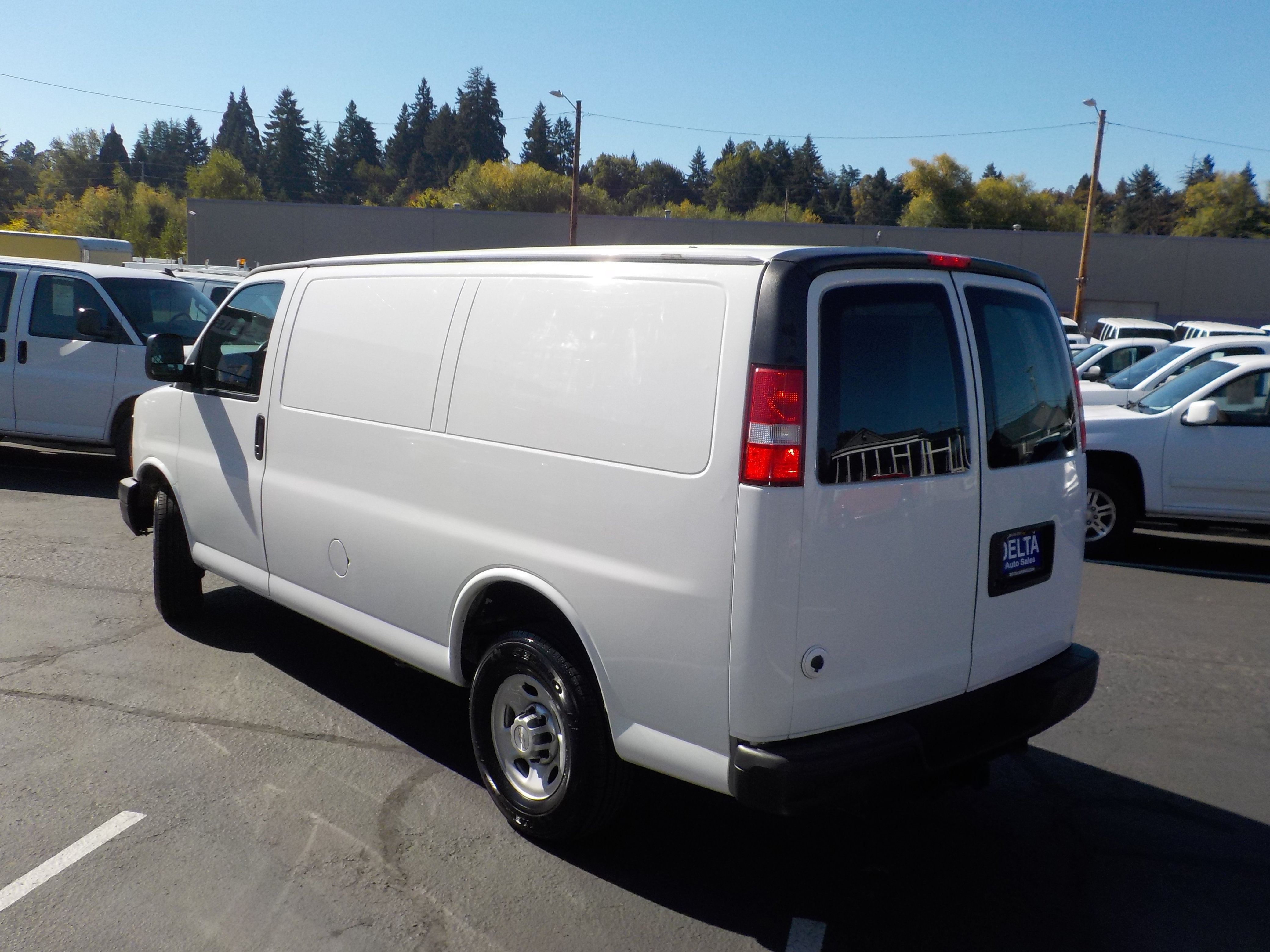 Used 2016 Chevrolet Express 2500 w/ Cold Climate Package RWD image 11