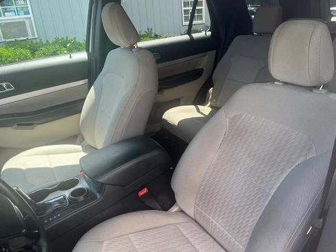 Used 2018 Ford Explorer FWD image 12