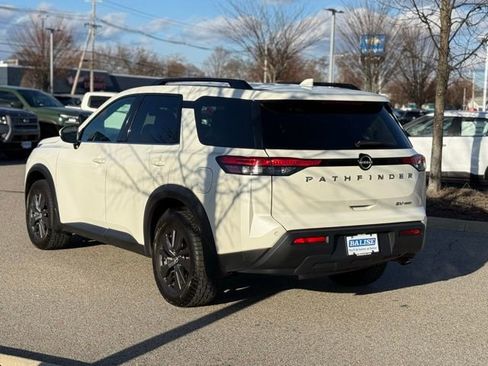 Used 2022 Nissan Pathfinder SV image 7