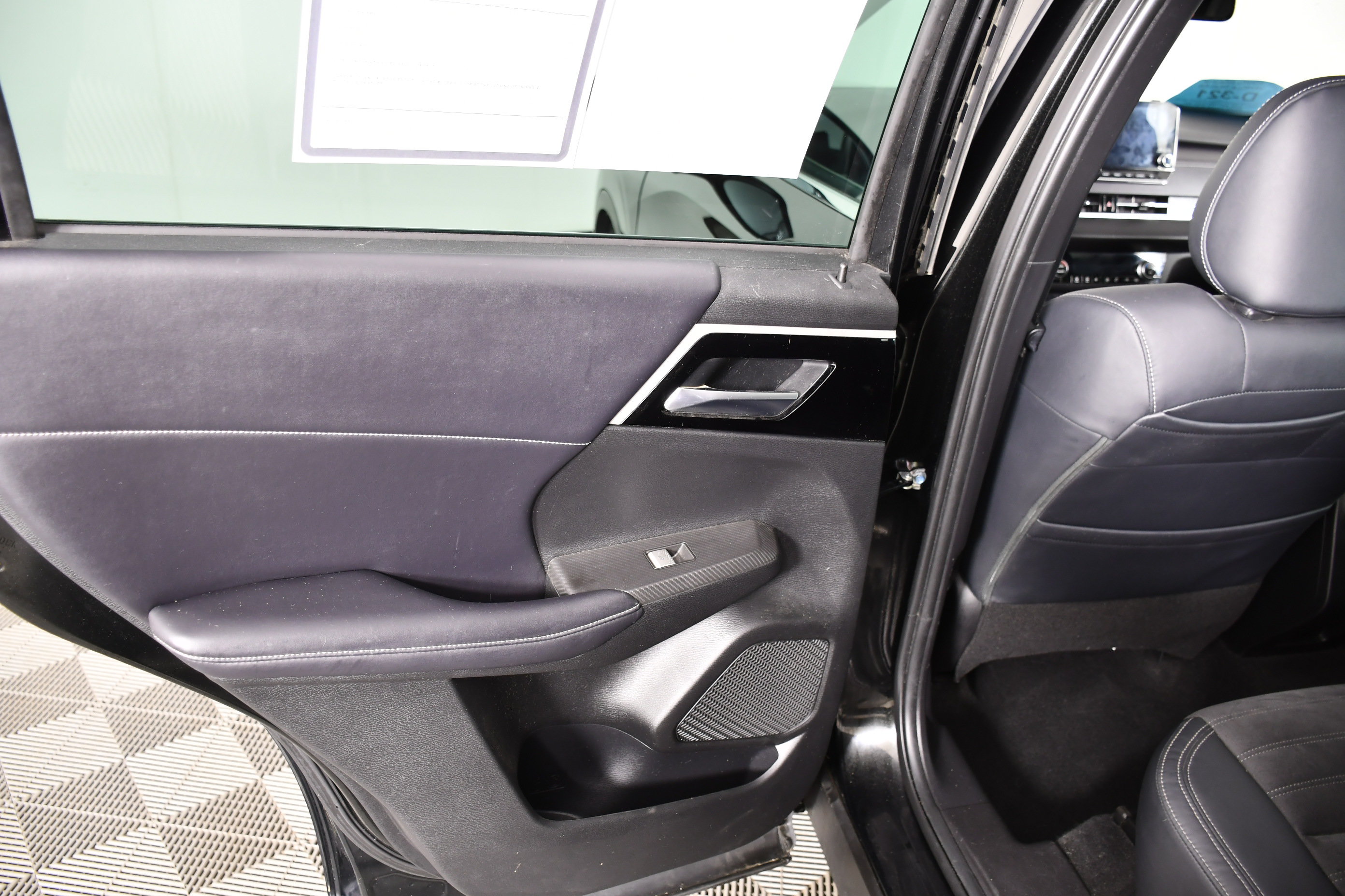 Used 2023 Mitsubishi Outlander SE AWD/4WD image 42