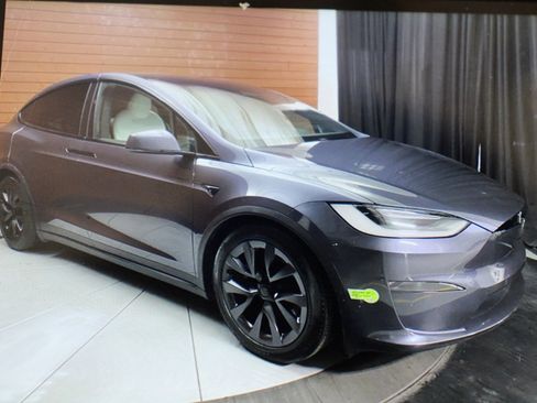 Used 2023 Tesla Model X image 25