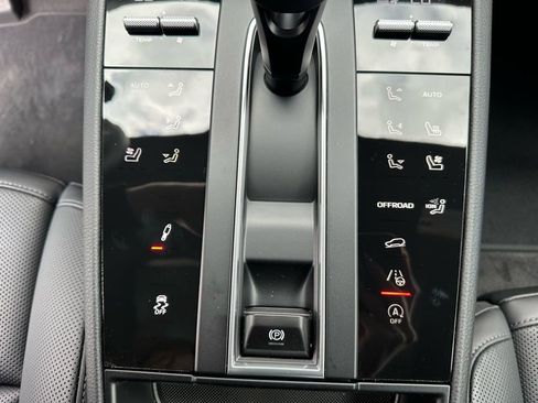 Used 2026 Porsche Macan Turbo image 26