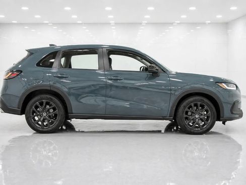 Used 2025 Honda HR-V Sport image 6