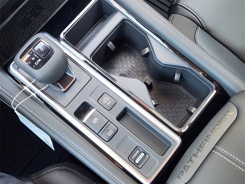 New 2025 Nissan Pathfinder SL image 15