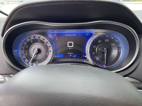 Used 2022 Chrysler 300 Touring image 22