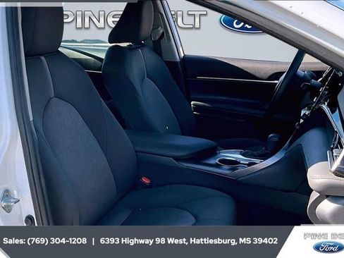 Used 2024 Toyota Camry LE image 6