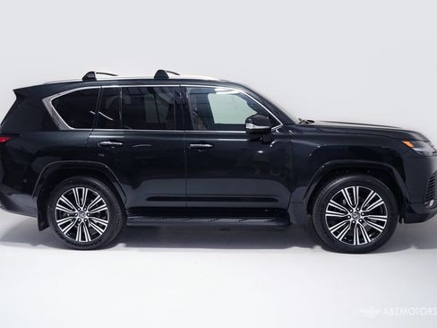 Used 2026 Lexus LX 600 4WD w/ Luxury Package image 3