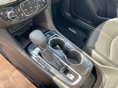 Used 2023 Chevrolet Equinox Premier AWD/4WD image 18