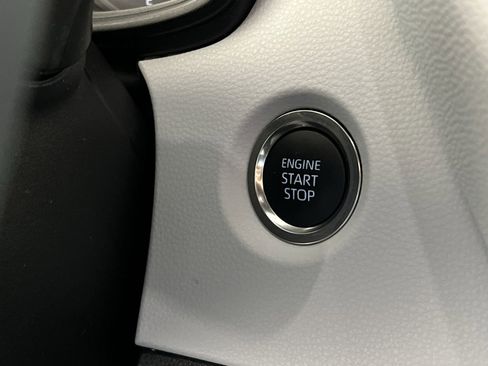 Used 2025 Toyota Corolla SE image 35