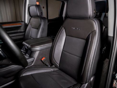 Used 2024 GMC Sierra 1500 Denali w/ Technology Package AWD/4WD image 5