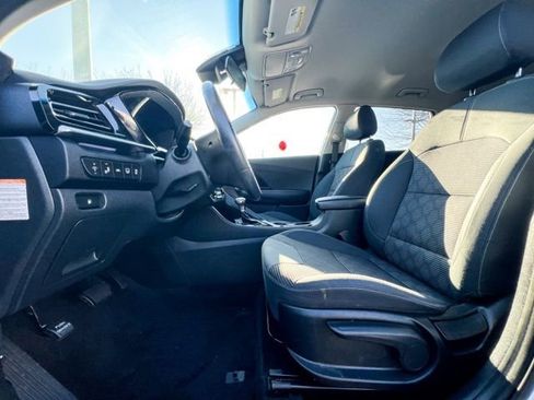 Certified 2022 Kia Niro LXS w/ Digital Cluster Package image 17