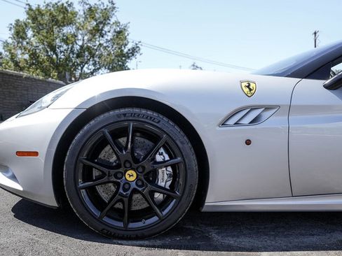 Used 2012 Ferrari California RWD image 4