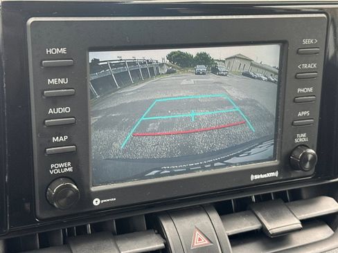 Used 2021 Toyota RAV4 XLE AWD/4WD image 22