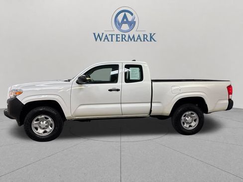 Used 2016 Toyota Tacoma SR AWD/4WD image 2