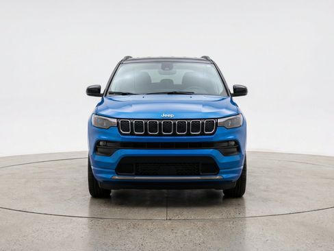 Used 2025 Jeep Compass Limited AWD/4WD image 2