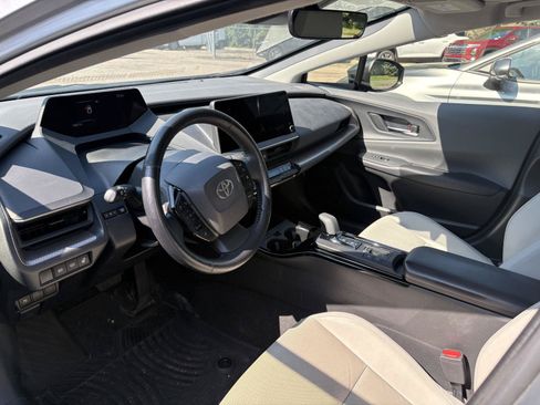 Used 2024 Toyota Prius XLE AWD/4WD image 7