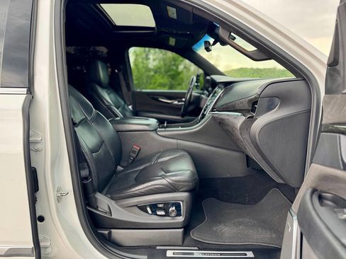 Used 2018 Cadillac Escalade Platinum image 27