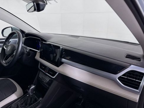 Used 2025 Volkswagen Taos SE w/ Panoramic Sunroof Package AWD/4WD image 27